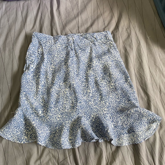 Blue floral mini skirt - Picture 2 of 3